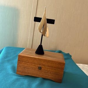 🌻3 for$15🌻 Beautiful neutral vintage brooch, see picture for length.